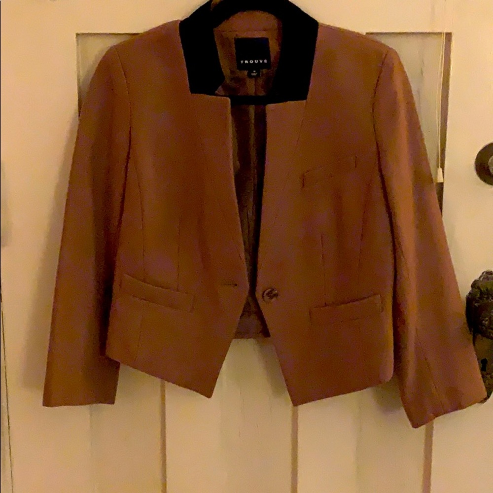 Camel/black cropped wool-blend blazer